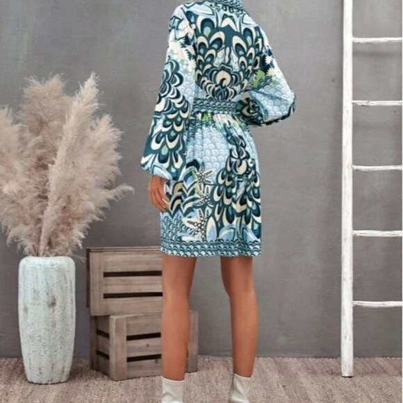 DRESS GRAPHIC PRINT WITH A BELT - Picture 2 of 10